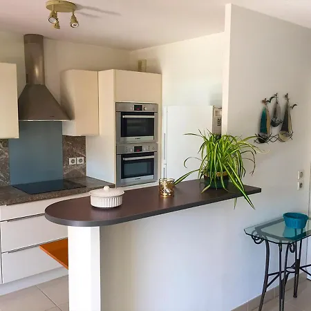Apartment Spacieux T3, Sejour Climatise, Classe 4etoiles A 50m Des Plages Dans De Standing Protegee Sete