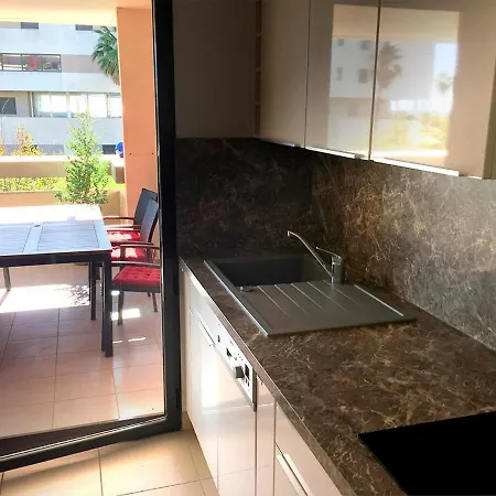 Apartment Spacieux T3, Sejour Climatise, Classe 4etoiles A 50m Des Plages Dans De Standing Protegee